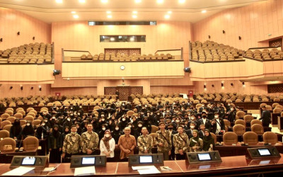 Dalam Rangka Rihlah Siswi SMP PCI Kelilingi Kota Jakarta, Gedung DPR, MPR RI dan Kantor Kemensesneg Jadi Tujuan Siswa